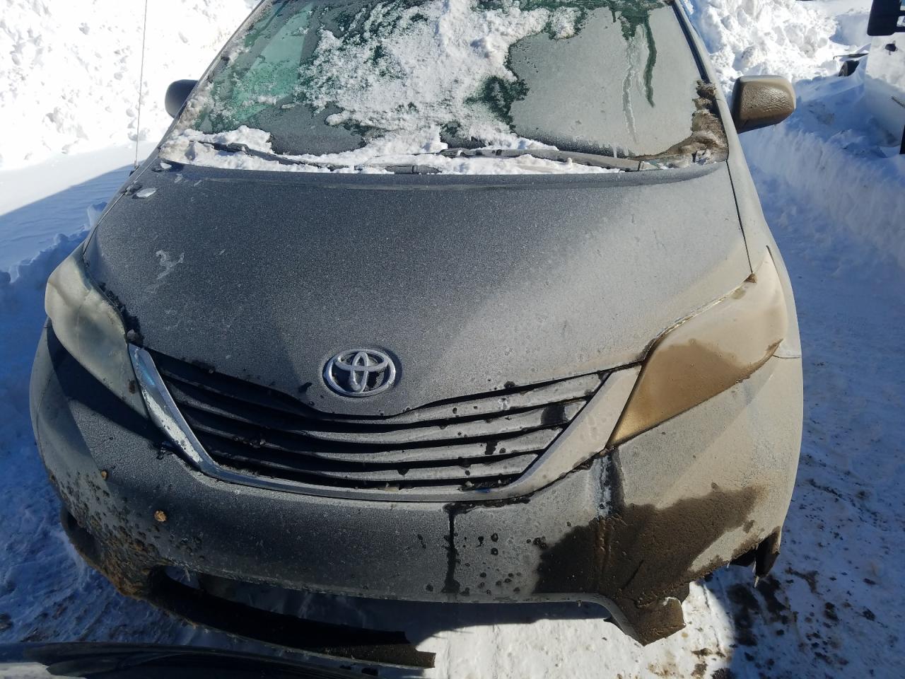 2014 Toyota Sienna - Image 5