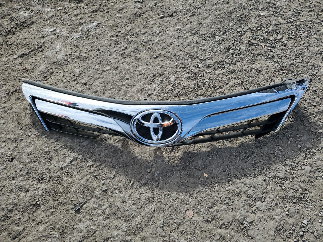 2013 Toyota Camry - Image 14