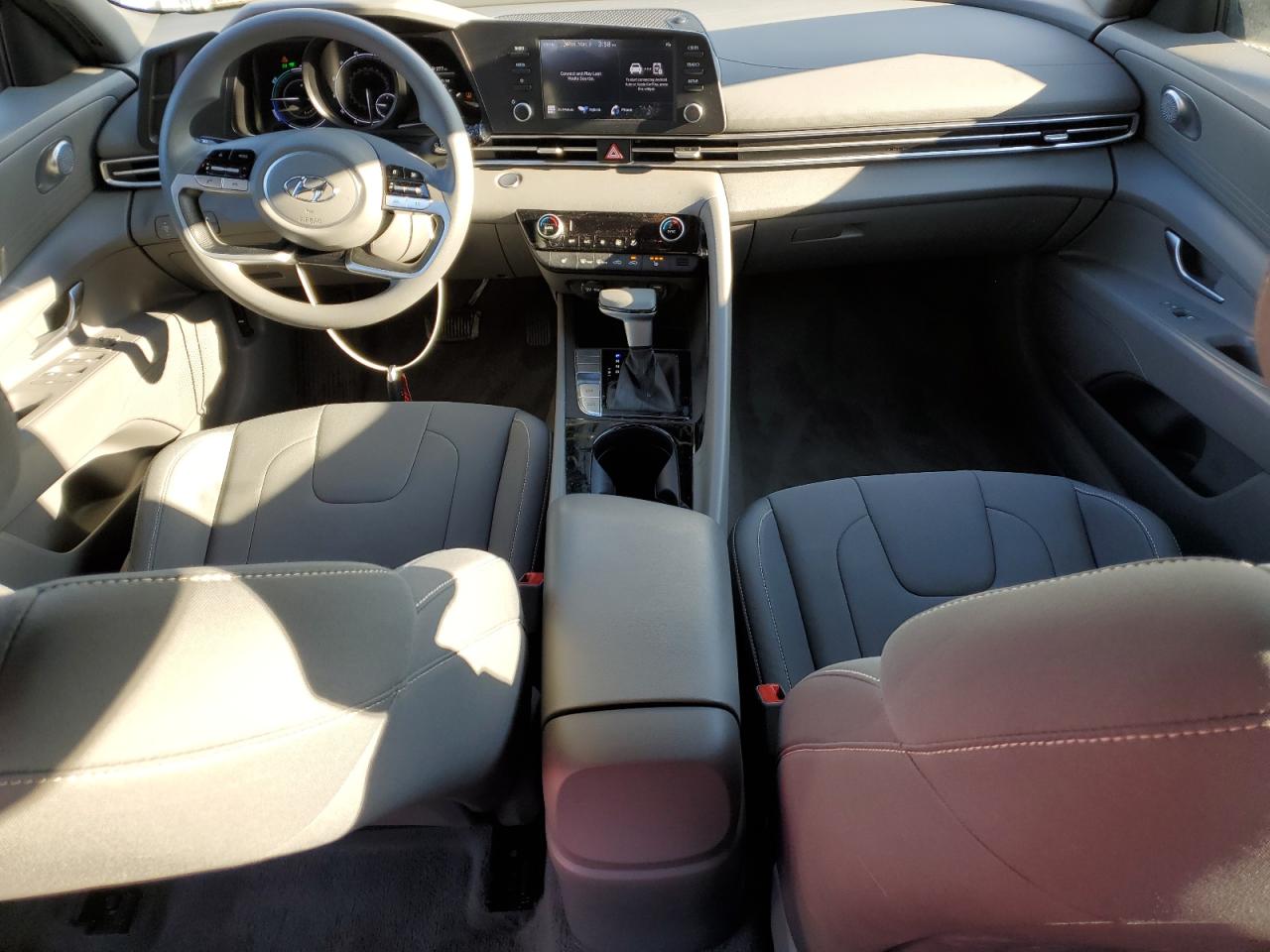 2023 Hyundai Elantra - Image 8