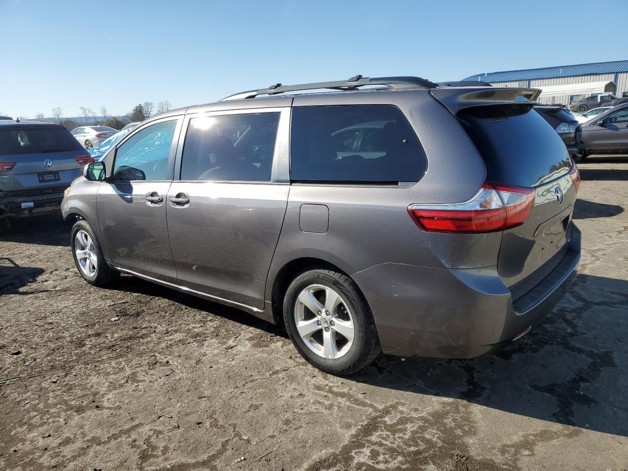 2017 Toyota Sienna - Image 2