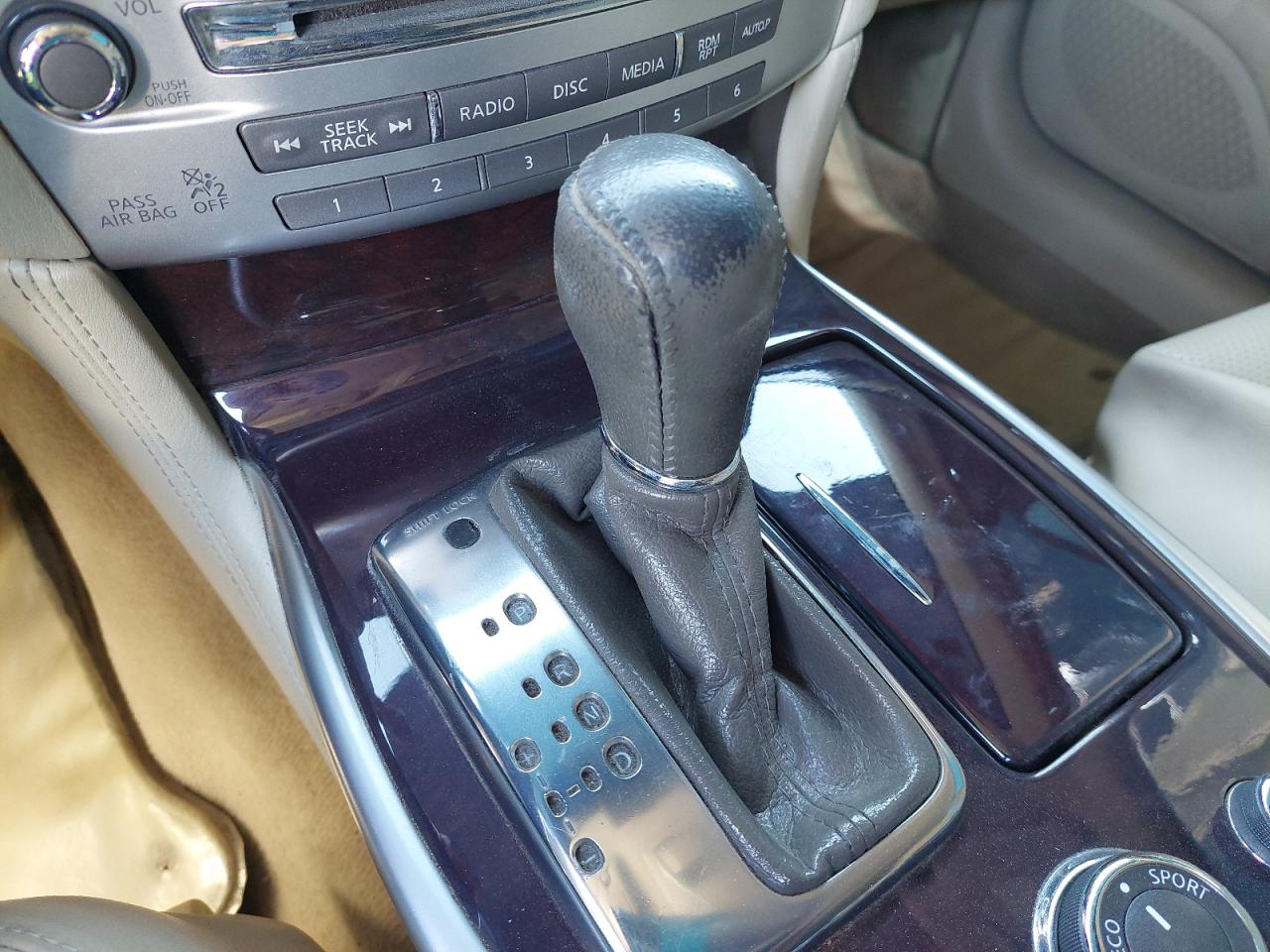 JNKBY1AP0KM410049 - 2019 Infi Q 70 - #47504575