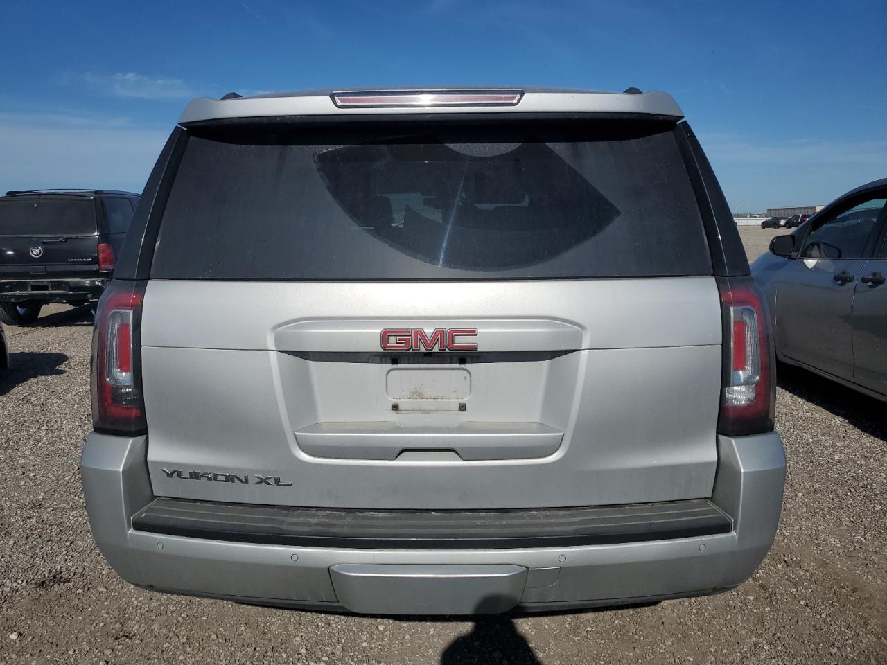 2016 GMC Yukon - Image 6