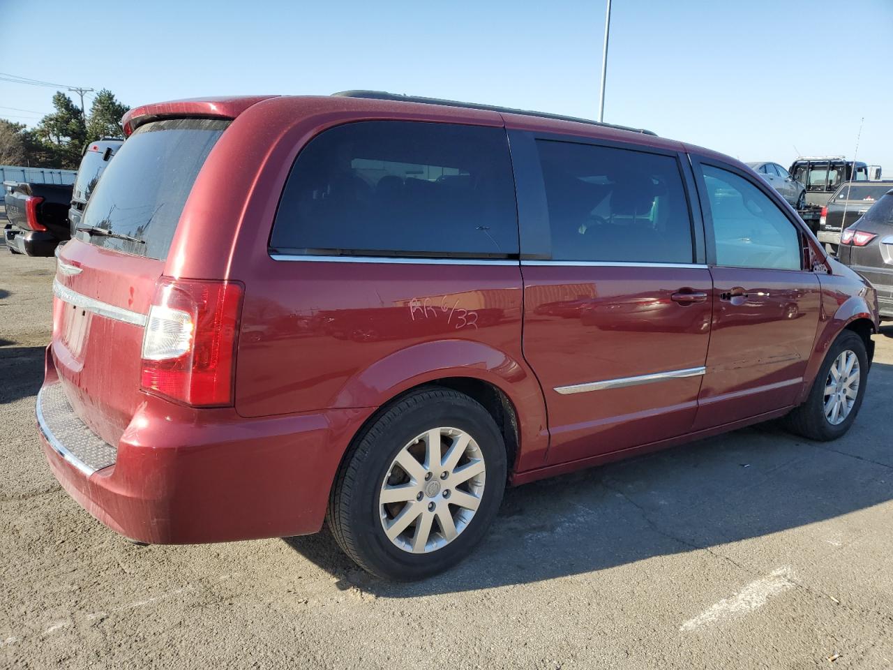 2016 Chrysler Town & Country - Image 3