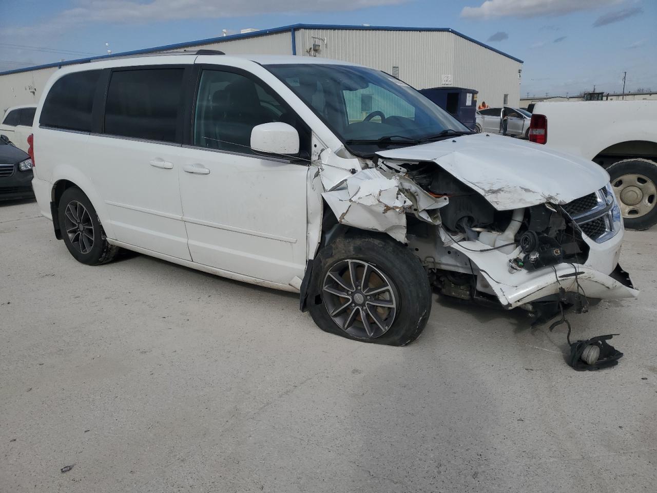 2017 Dodge Caravan - Image 4