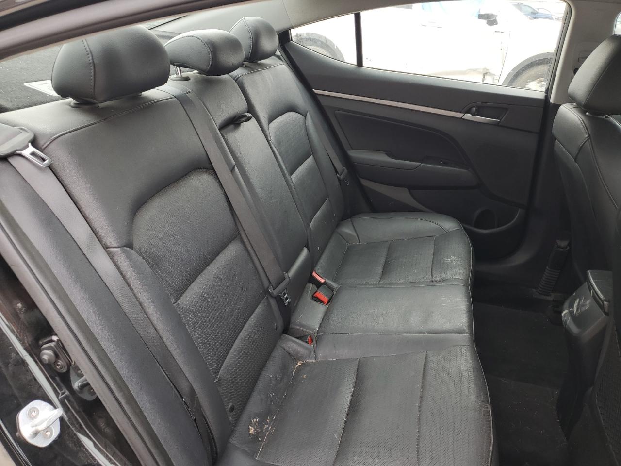 2017 Hyundai Elantra - Image 10