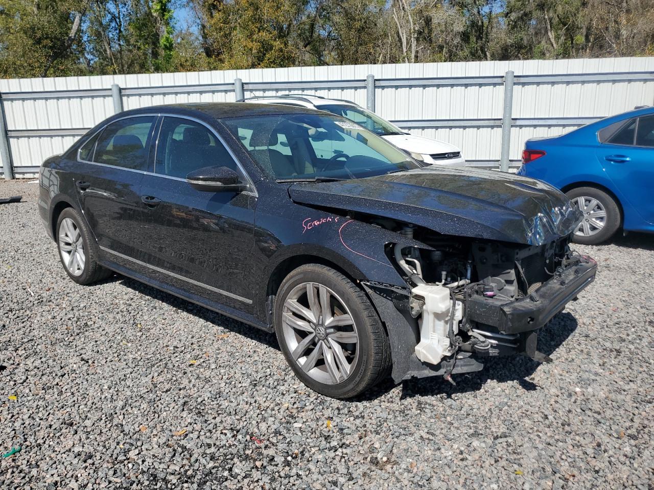 2017 Volkswagen Passat - Image 4