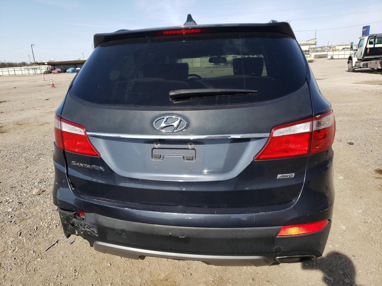 2016 Hyundai Santa Fe - Image 6