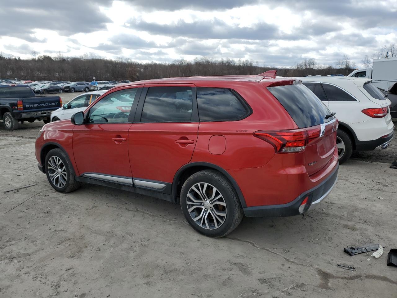 2018 Mitsubishi Outlander - Image 2
