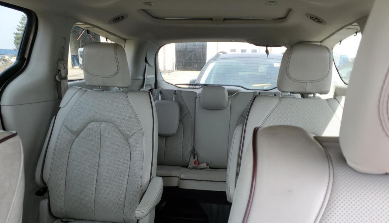 2017 Chrysler Pacifica - Image 10