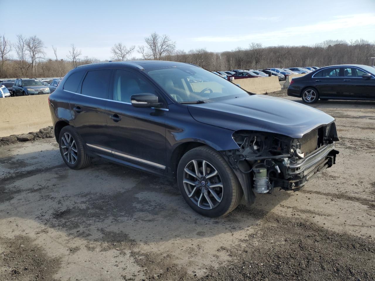 2017 Volvo XC60 - Image 4