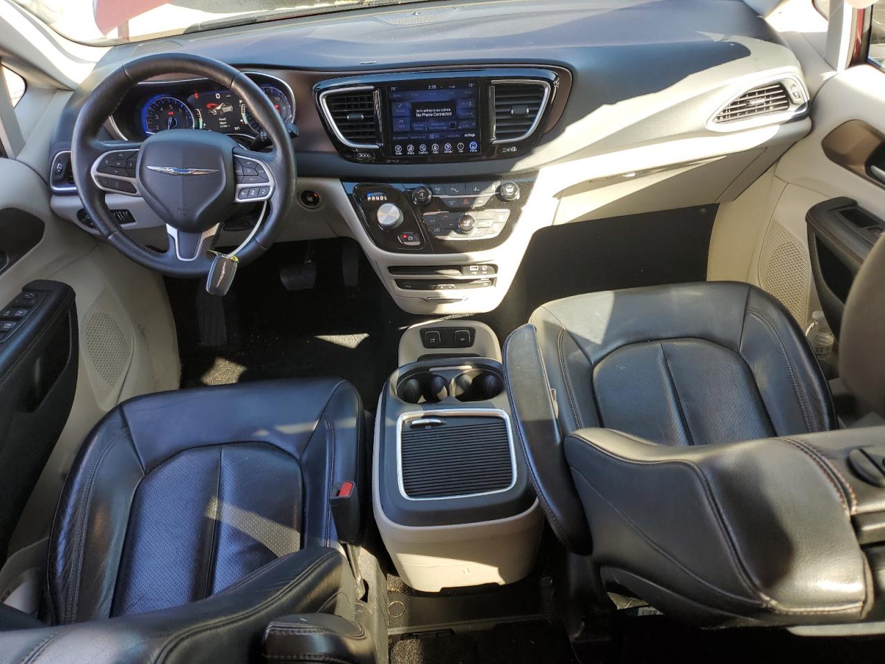 2017 Chrysler Pacifica - Image 8