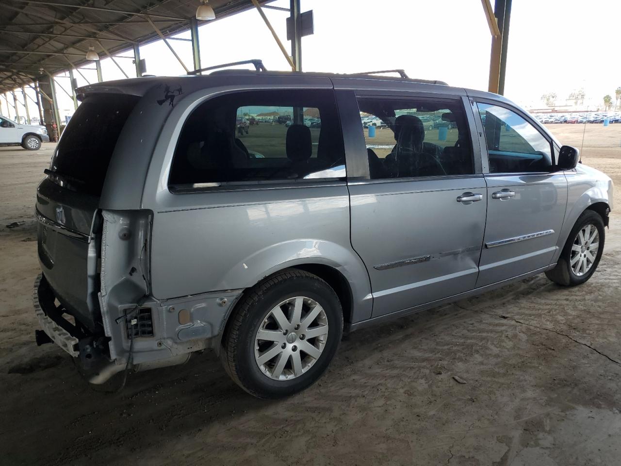 2014 Chrysler Town & Country - Image 3