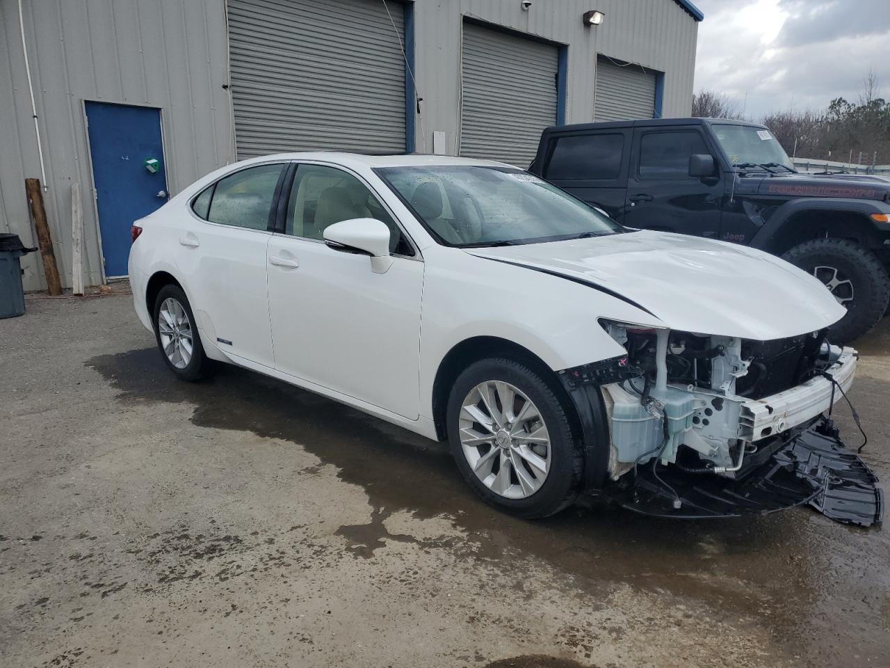 2015 Lexus ES - Image 4