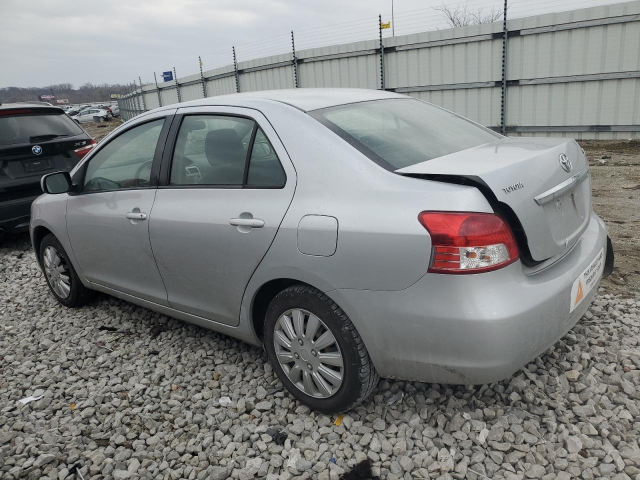 2010 Toyota Yaris - Image 2