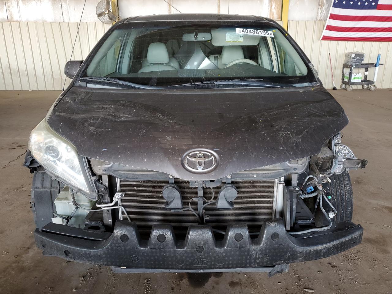 2014 Toyota Sienna - Image 5