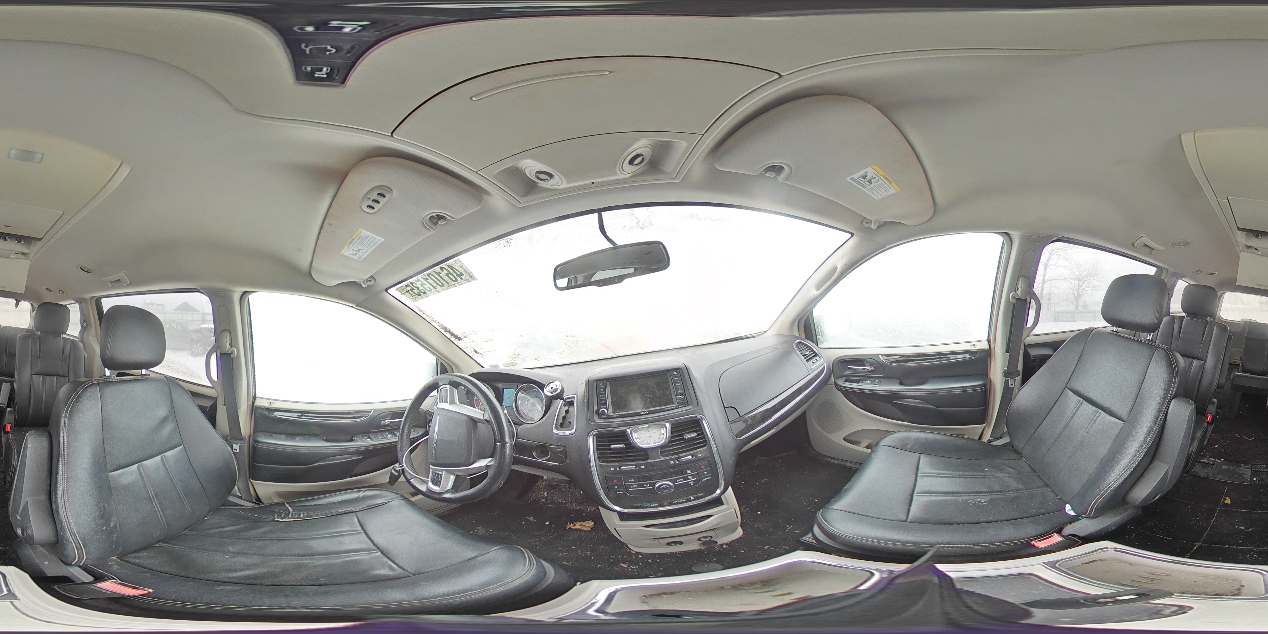 2015 Chrysler Town & Country - Image 16