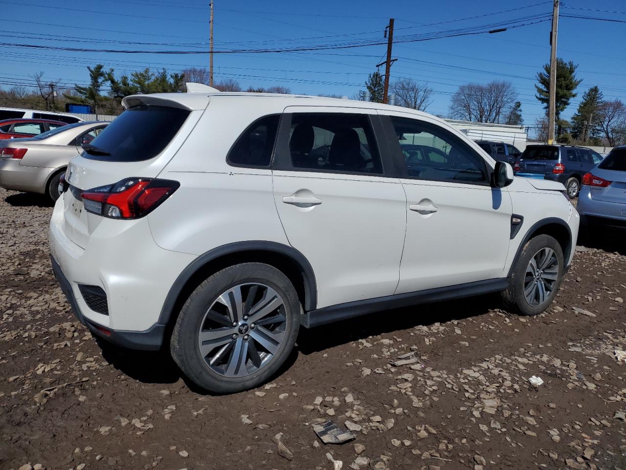 2021 Mitsubishi Outlander - Image 3