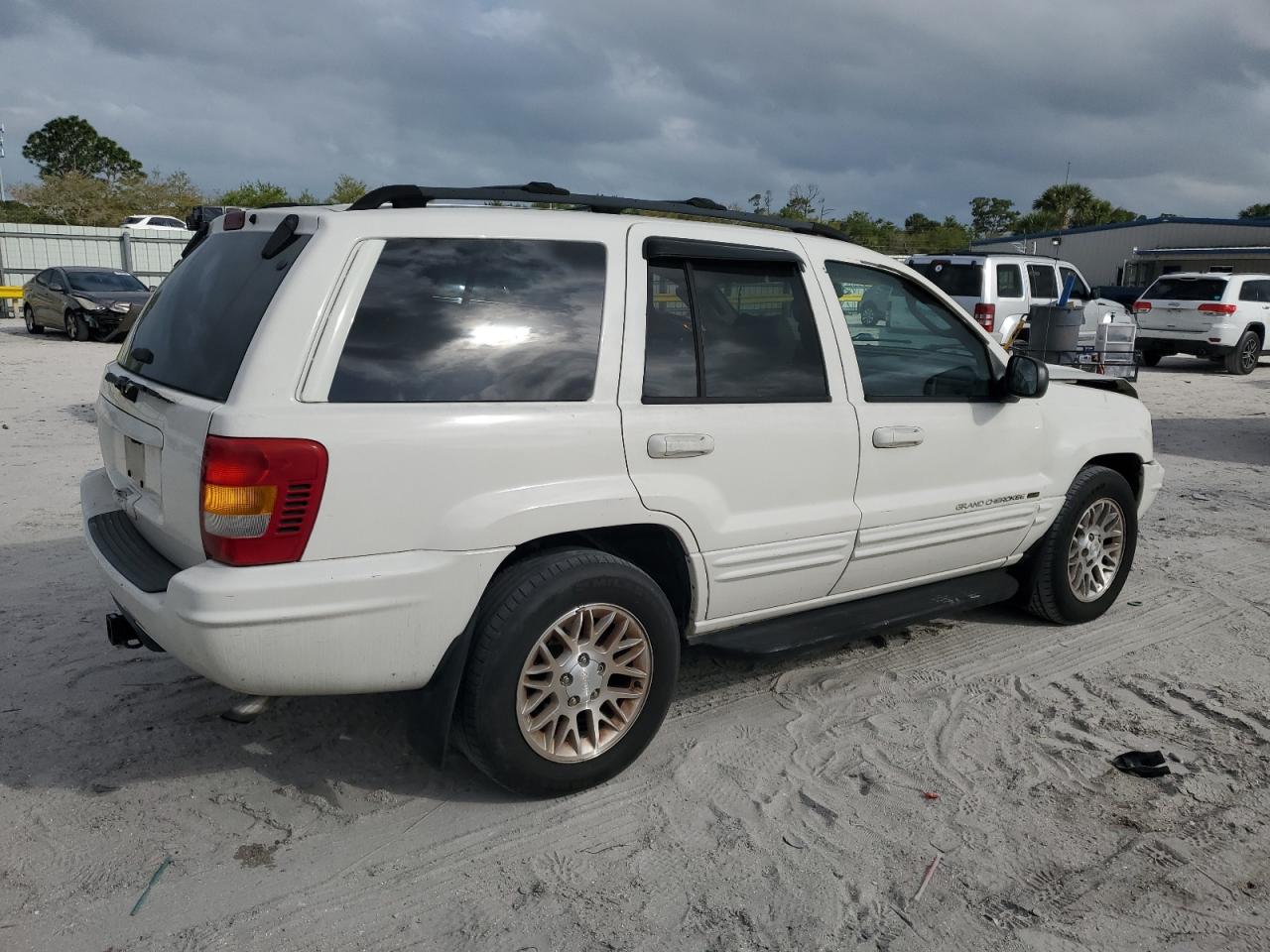 2002 Jeep Grand Cherokee - Image 3