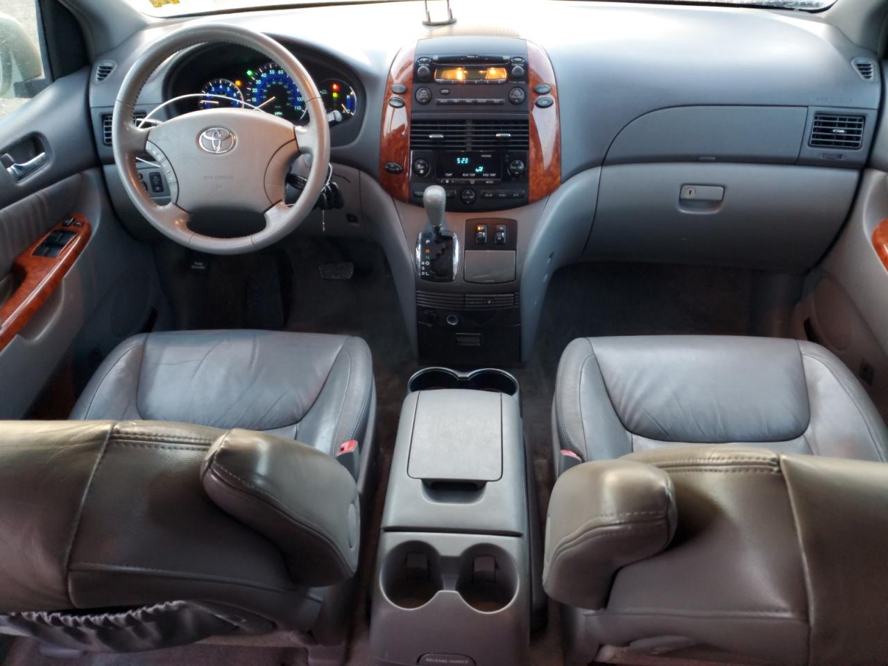 2008 Toyota Sienna - Image 8