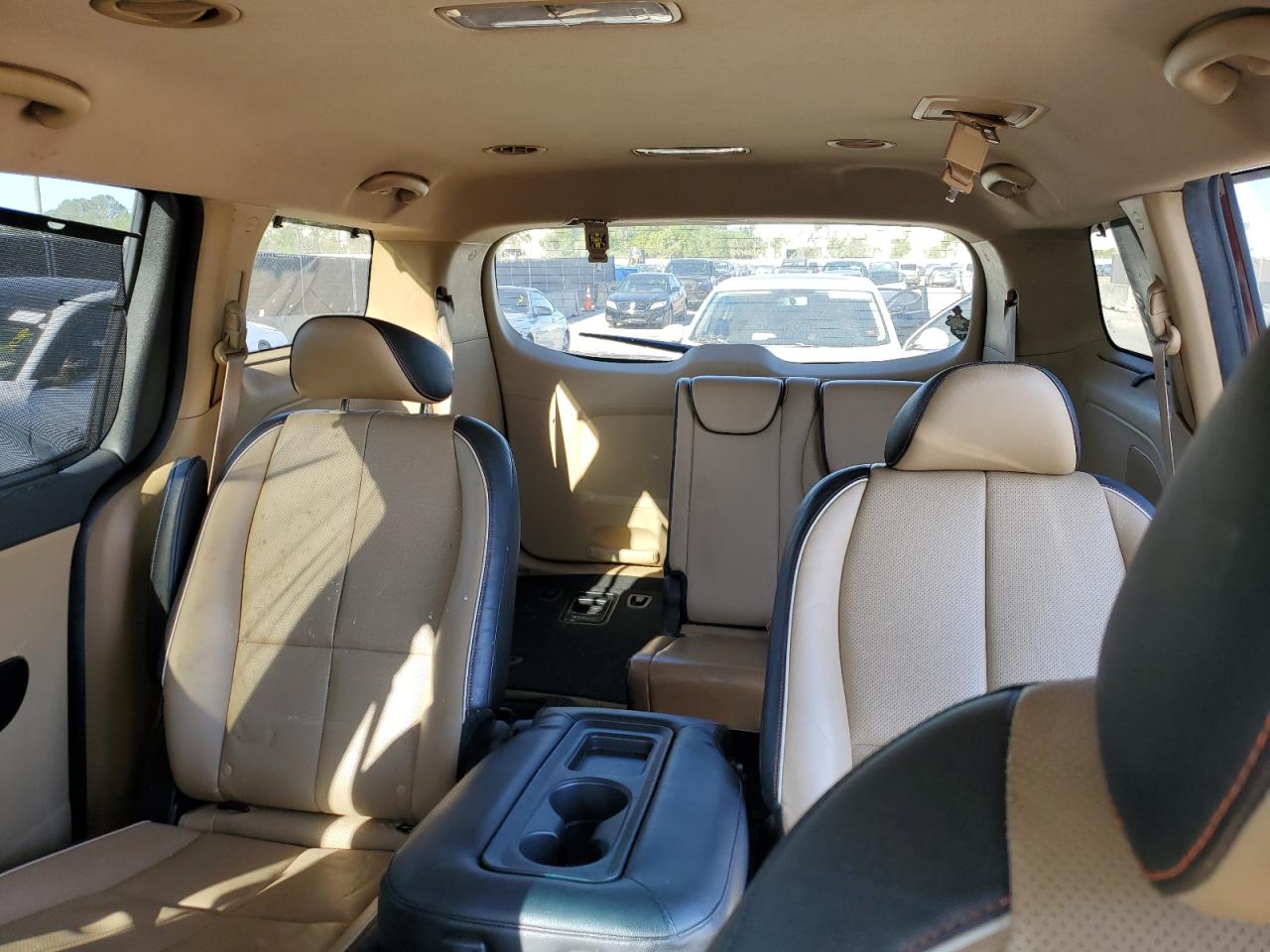 2015 Kia Sedona - Image 10