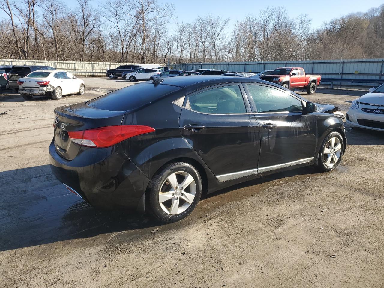 2013 Hyundai Elantra - Image 3