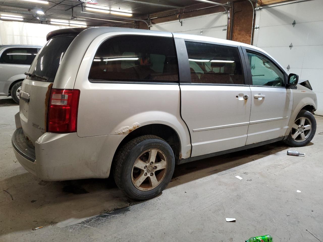 2009 Dodge Caravan - Image 3