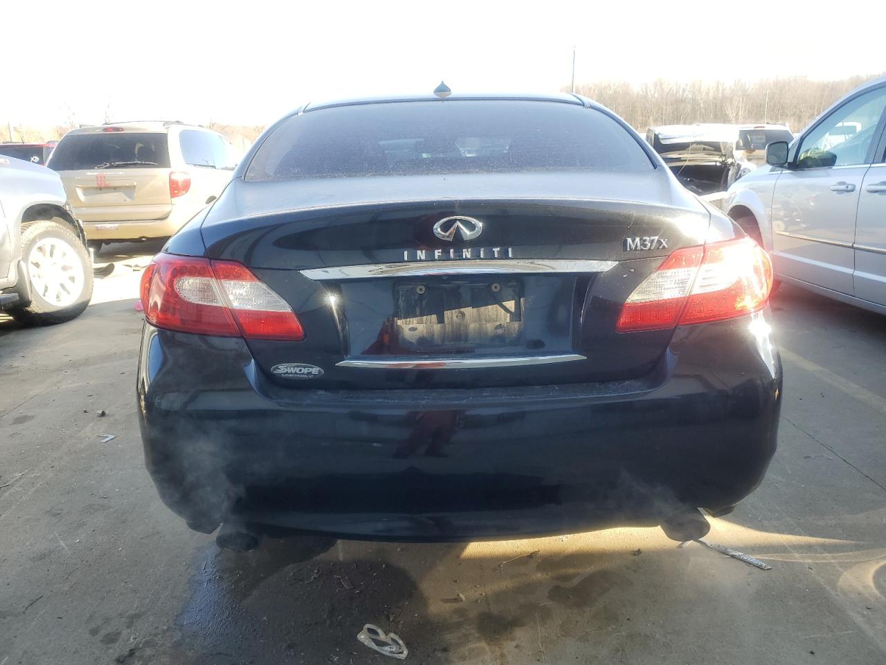 2011 Infiniti M - Image 6