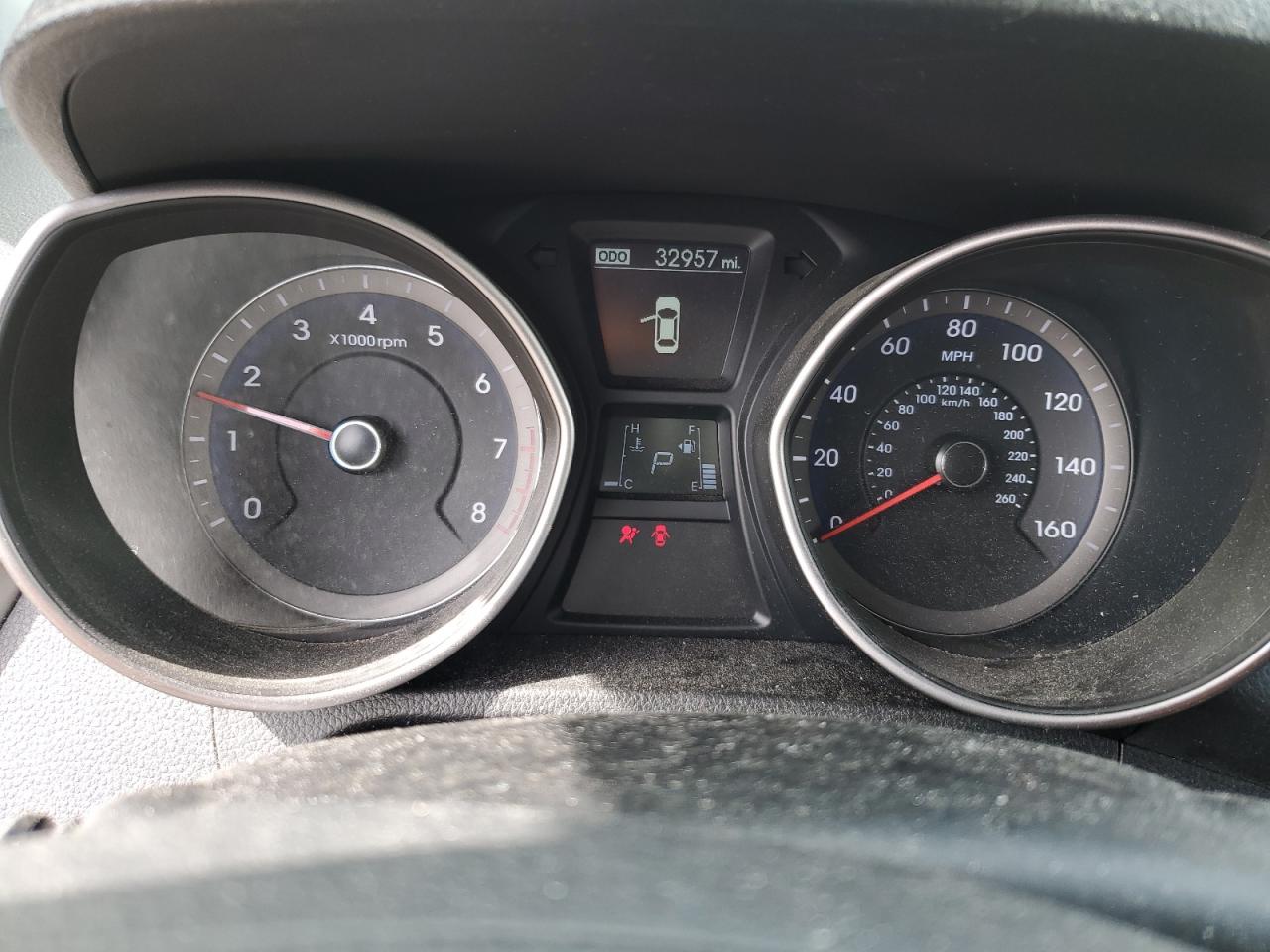 2016 Hyundai Elantra - Image 9