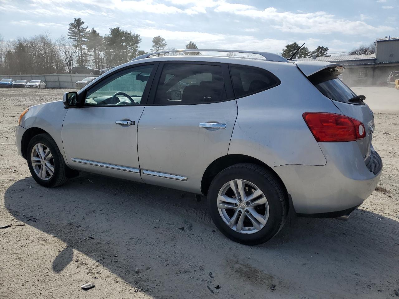 2012 Nissan Rogue - Image 2