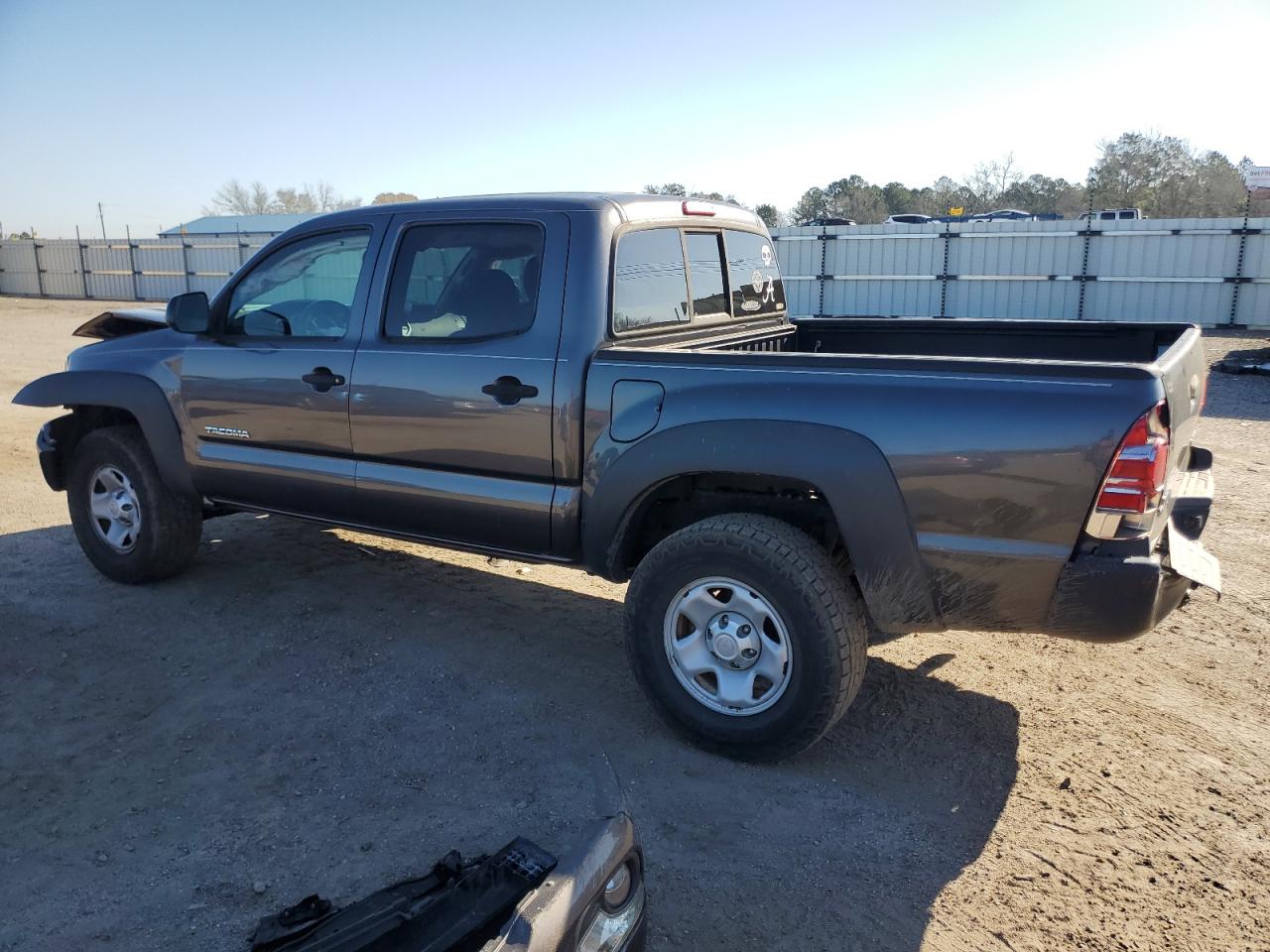 2015 Toyota Tacoma - Image 2