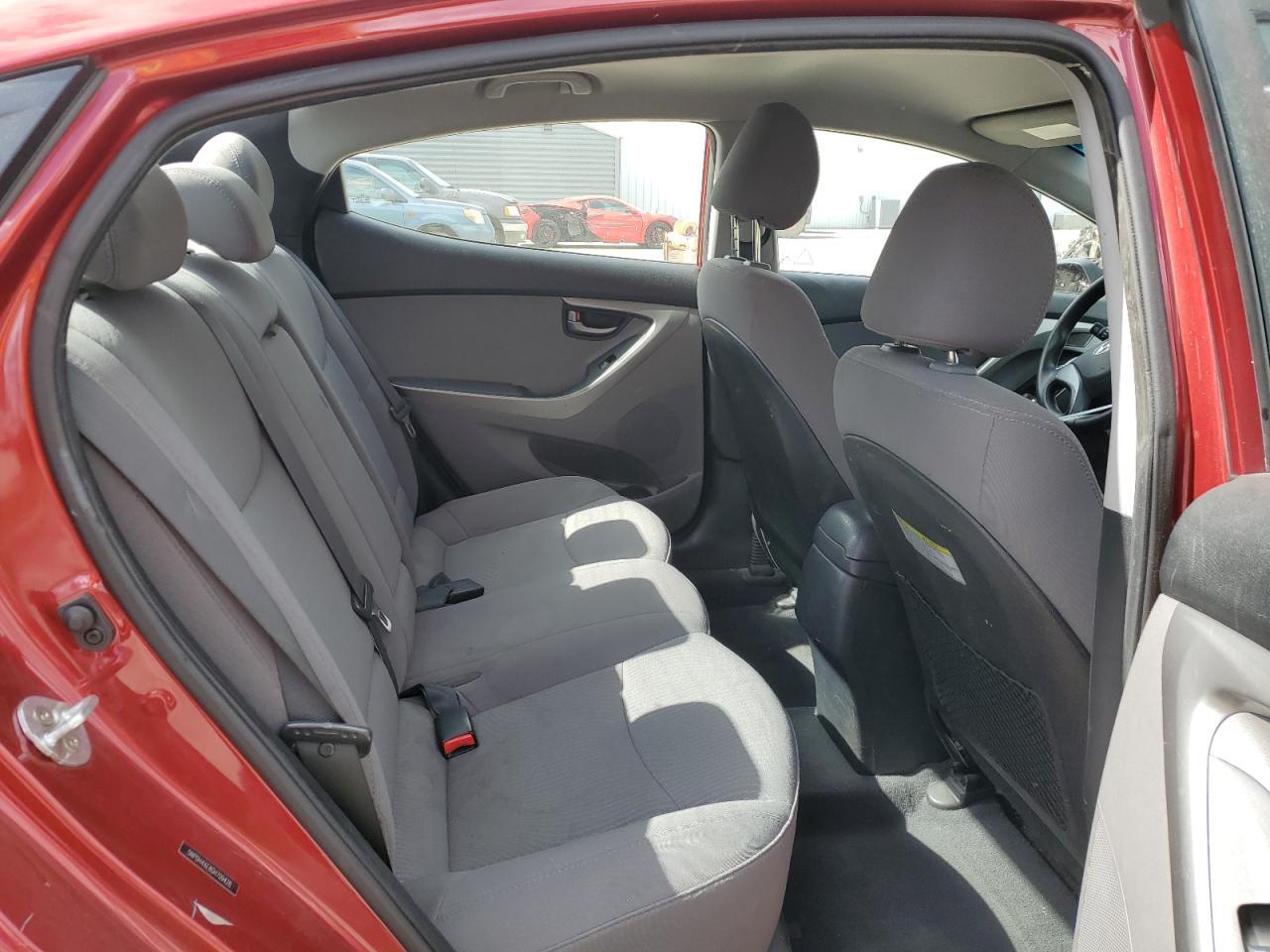 2016 Hyundai Elantra - Image 10