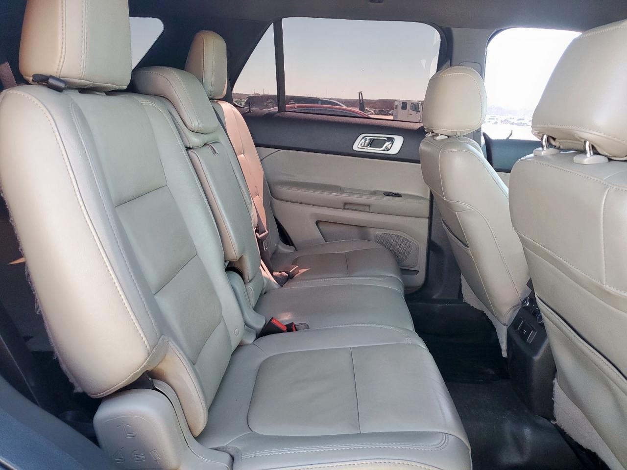 2015 Ford Explorer - Image 11