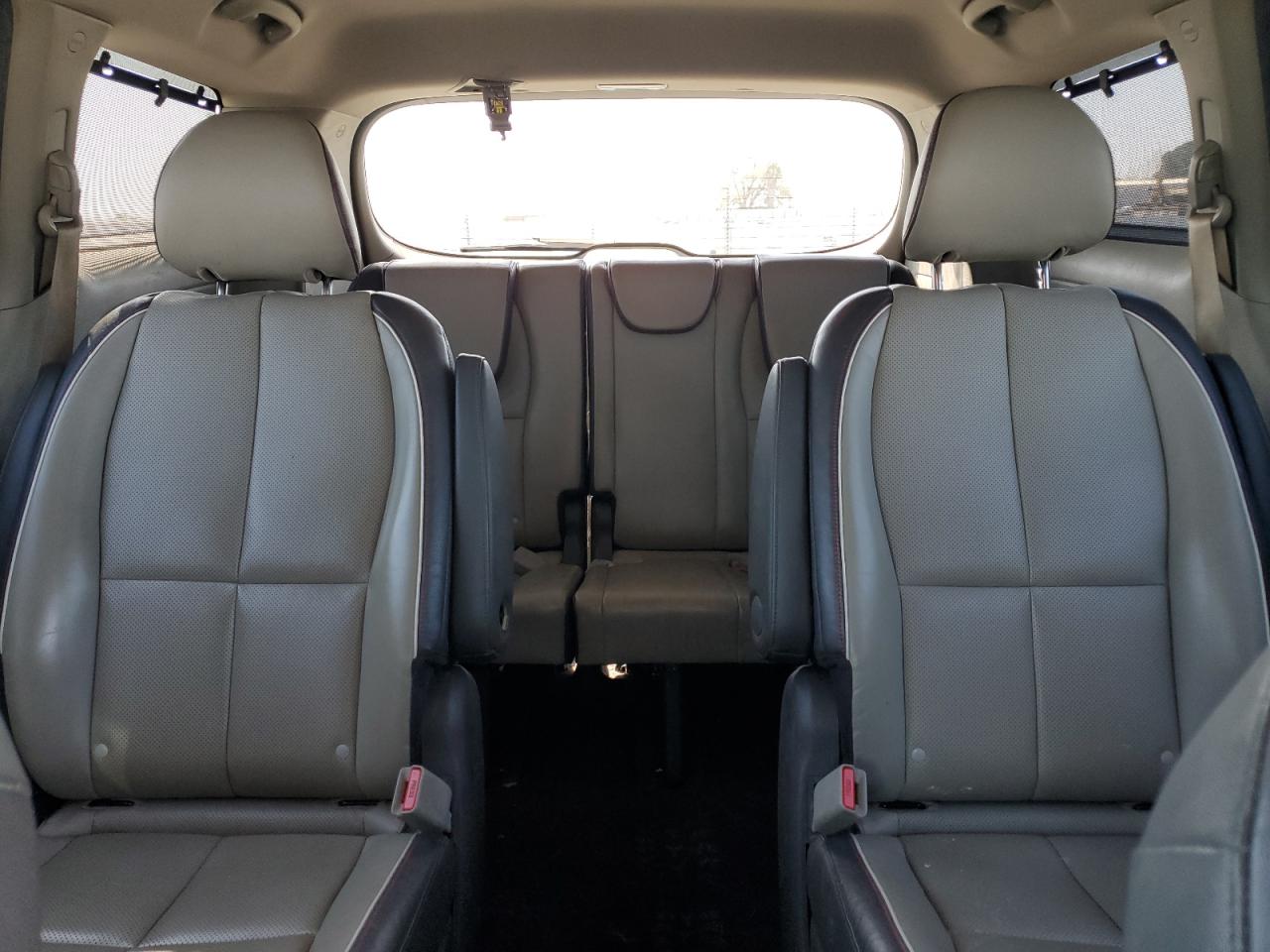2016 Kia Sedona - Image 10