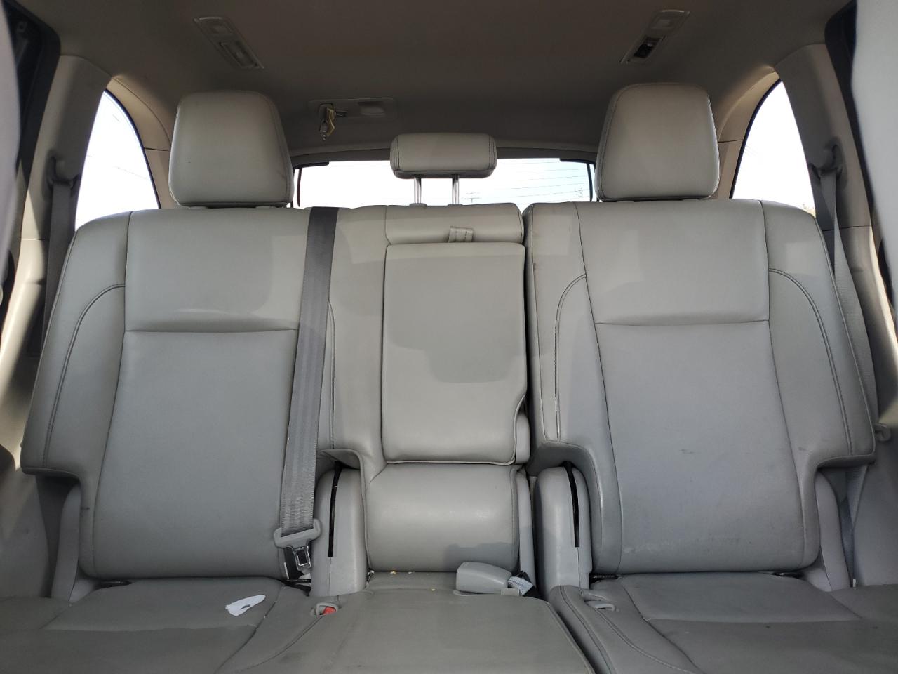2017 Toyota Highlander - Image 10