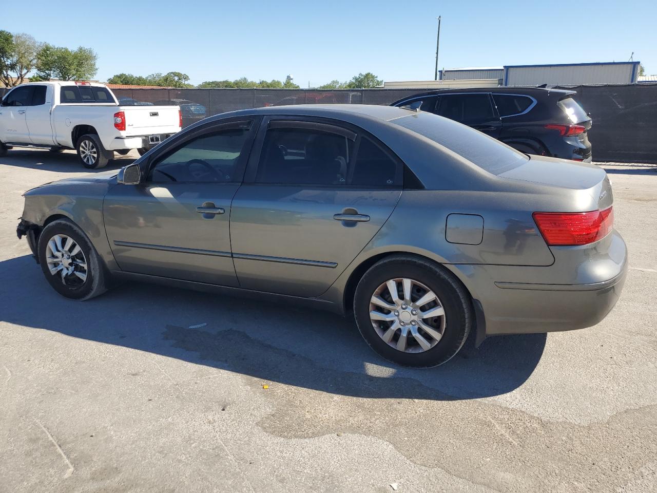 2009 Hyundai Sonata - Image 2