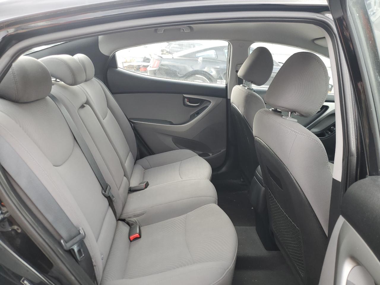 2016 Hyundai Elantra - Image 10