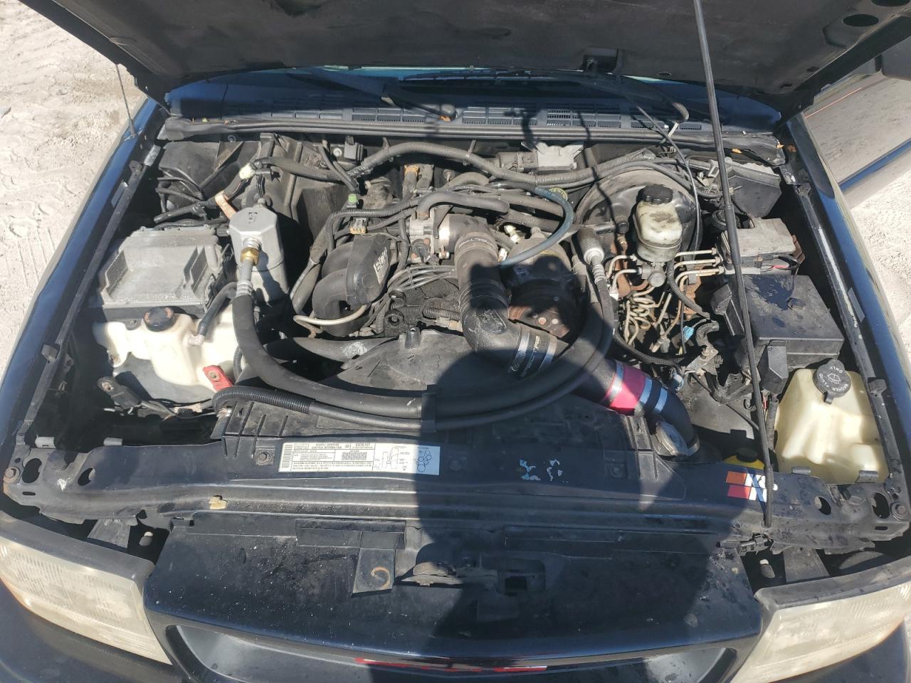 2000 GMC Sonoma - Image 12