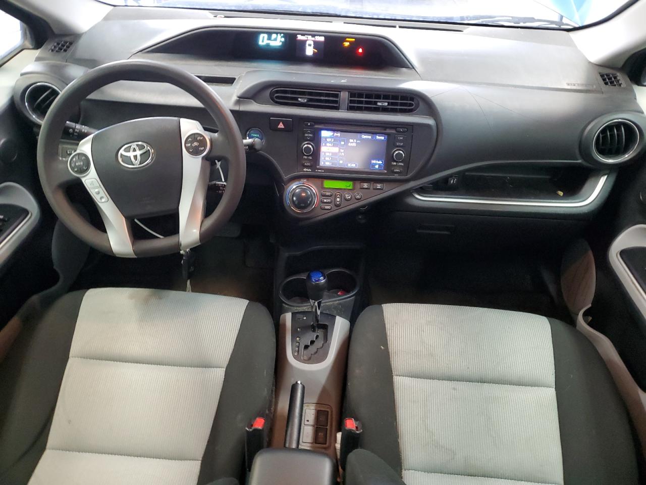 2014 Toyota Prius - Image 8