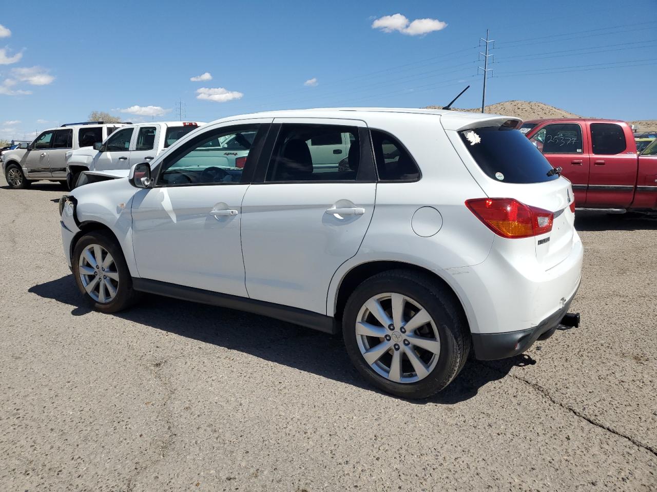 2013 Mitsubishi Outlander - Image 2