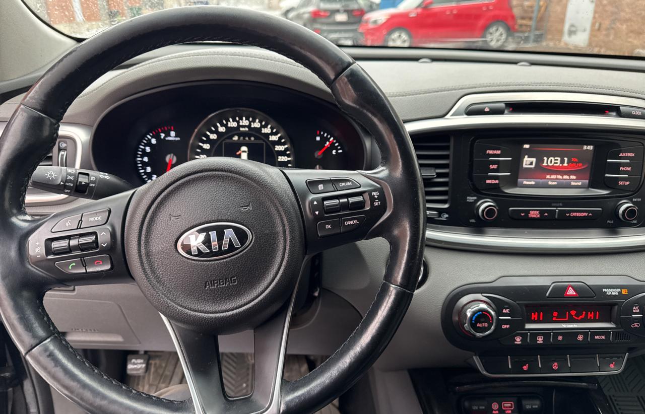 2016 Kia Sorento - Image 9
