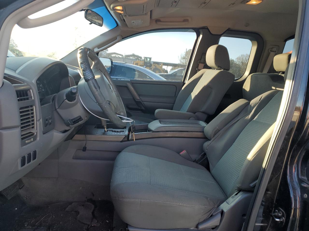 2005 Nissan Titan - Image 7