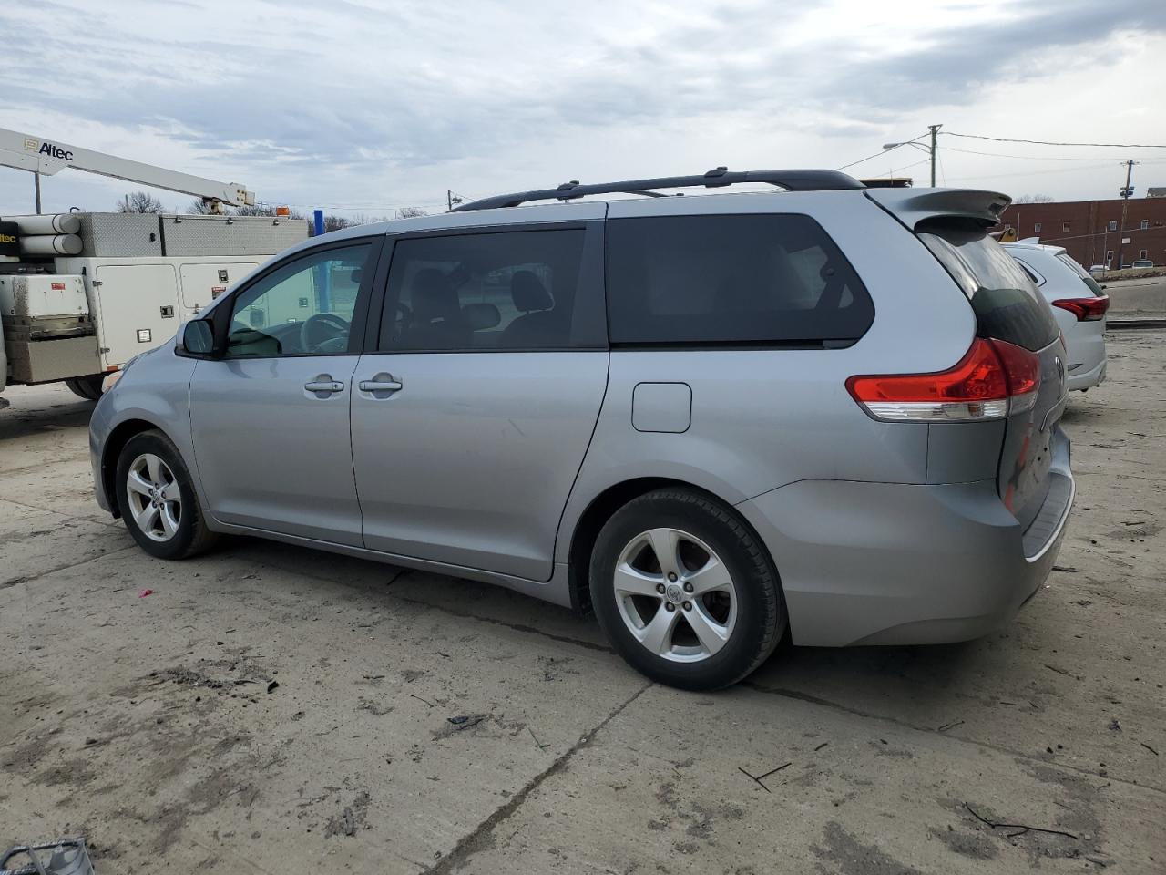 2014 Toyota Sienna - Image 2