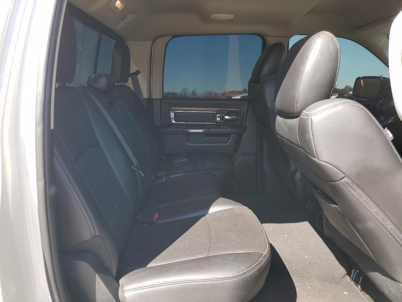 2016 RAM 1500 - Image 10