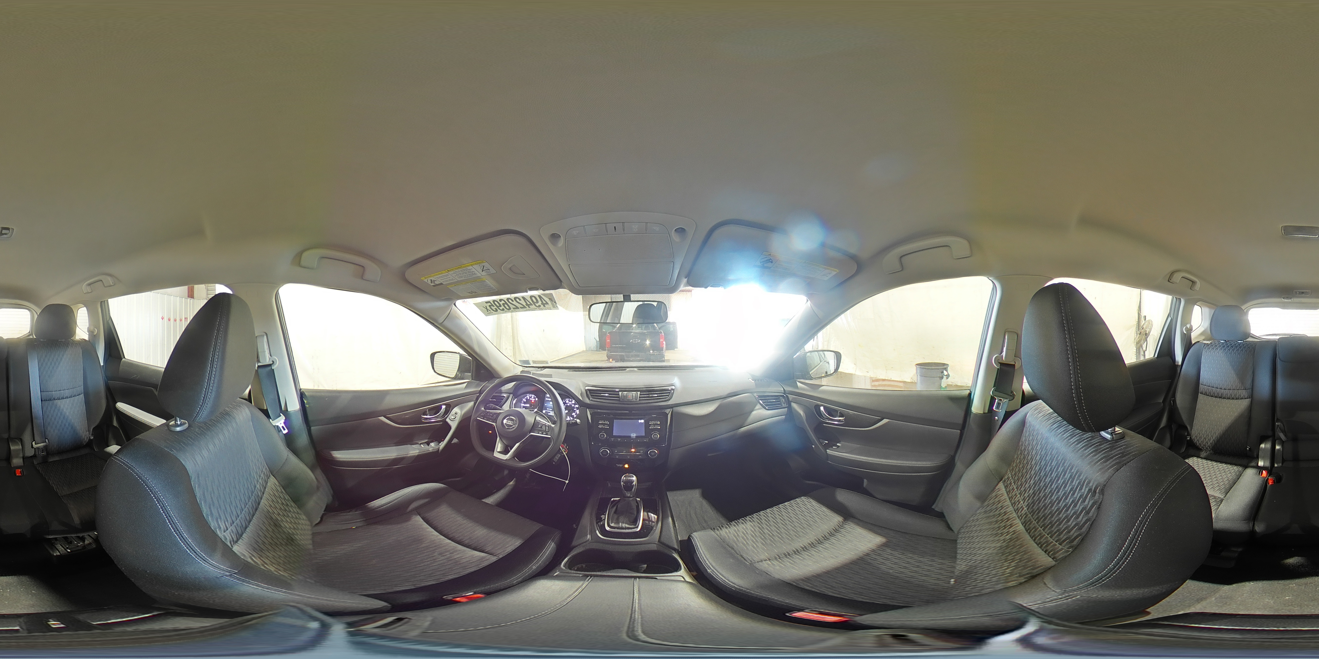 2017 Nissan Rogue - Image 16