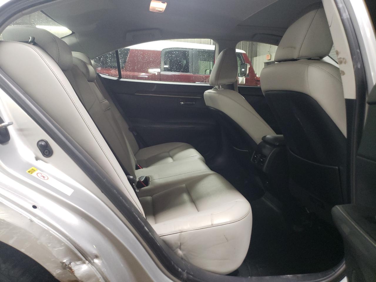 2015 Lexus ES - Image 10