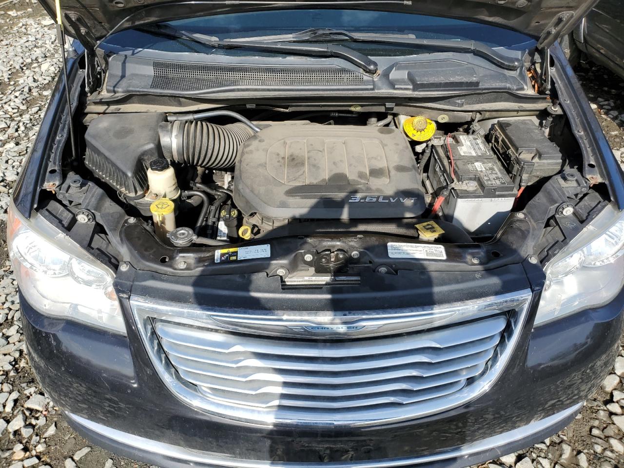 2015 Chrysler Town & Country - Image 12