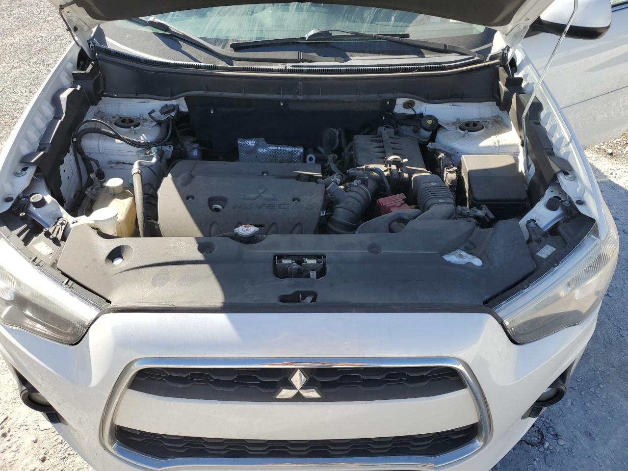 2015 Mitsubishi Outlander - Image 12