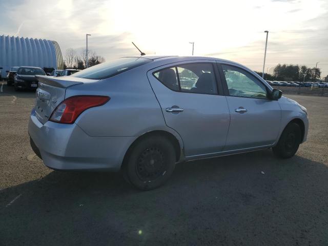  NISSAN VERSA 2018 Серебристый
