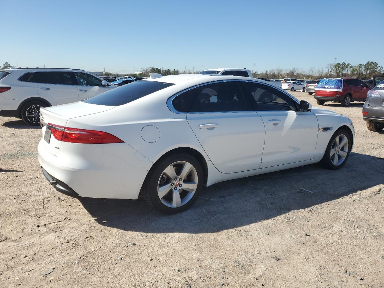 2018 Jaguar XF - Image 3