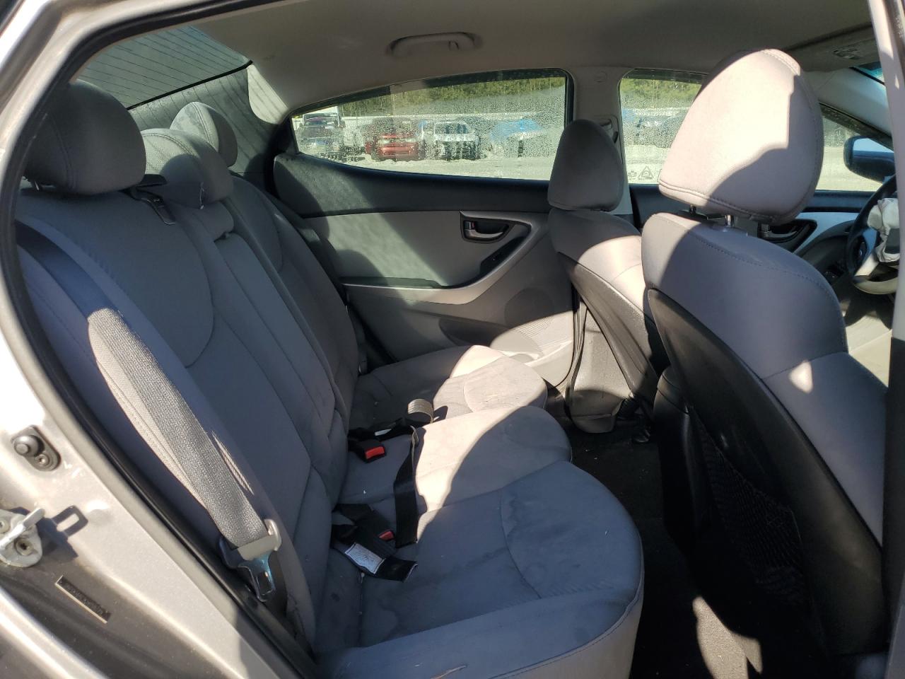 2012 Hyundai Elantra - Image 10
